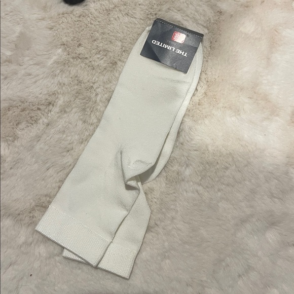 Assorted Women's Socks Collection - Picture 9 of 16